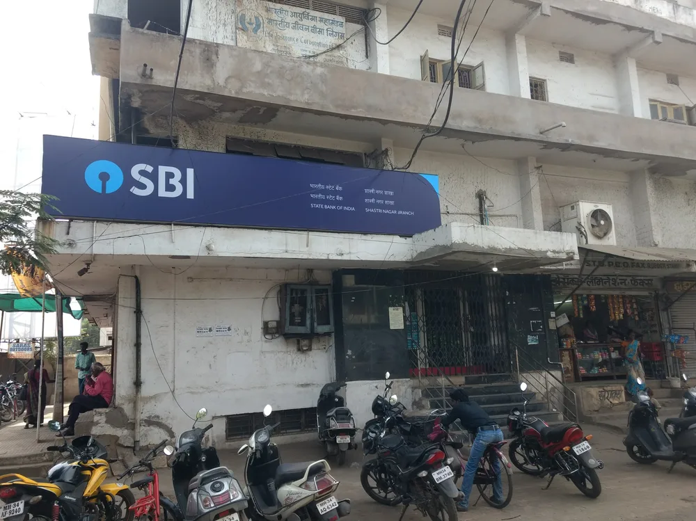 बैंक शाखा में एफडी काउंटर