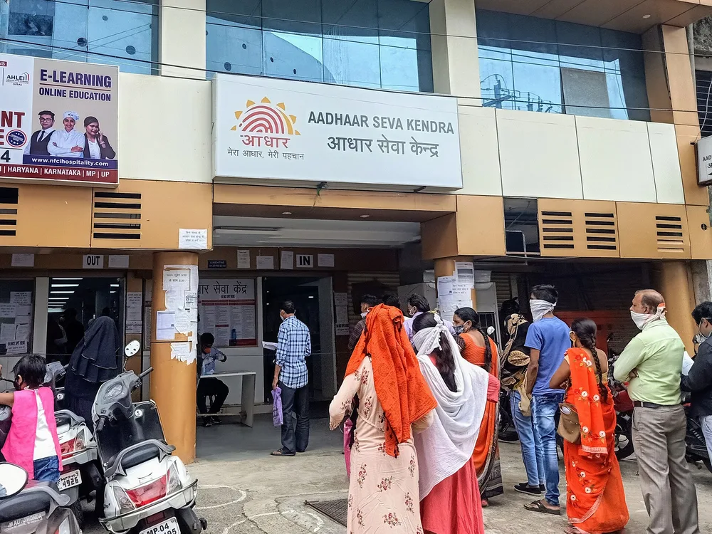 आधार कार्ड और स्मार्टफोन
