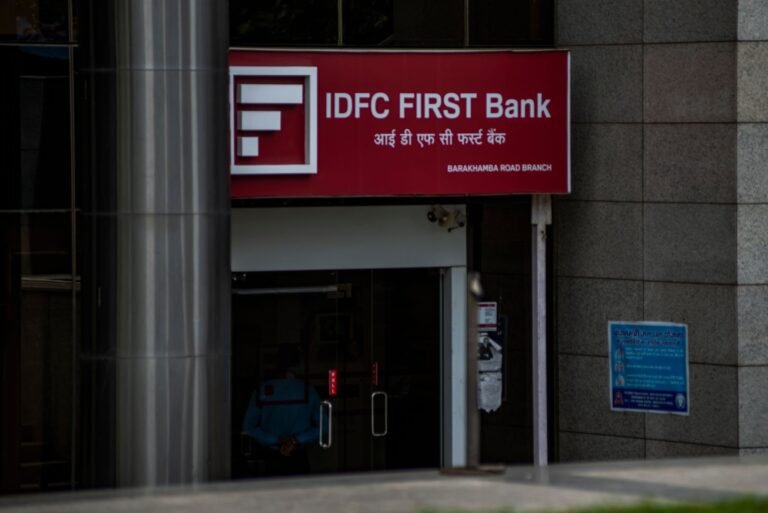 661 करोड़ का IDFC बैंक कांड: क्या अफसरों की लापरवाही से डूबा जनता का पैसा? यदि आप सीधे तौर पर इस वित्तीय प्रकरण से जुड़े संस्थान को दर्शाना चाहते हैं, तो बैंक की इस इमेज का उपयोग करें। यह पाठकों को तुरंत विषय से कनेक्ट करेगी।